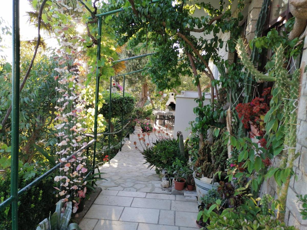 Paradise House At Sea Rab Town Exterior photo