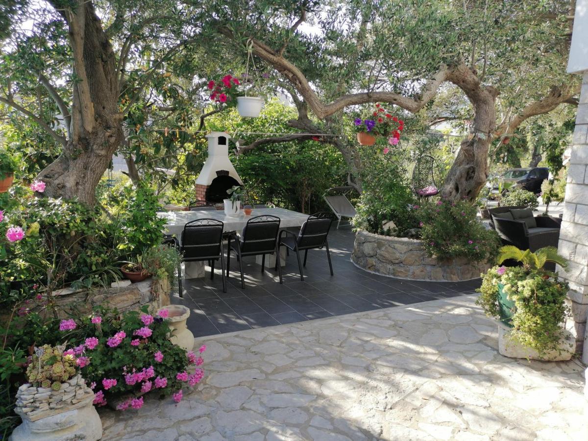 Paradise House At Sea Rab Town Exterior photo