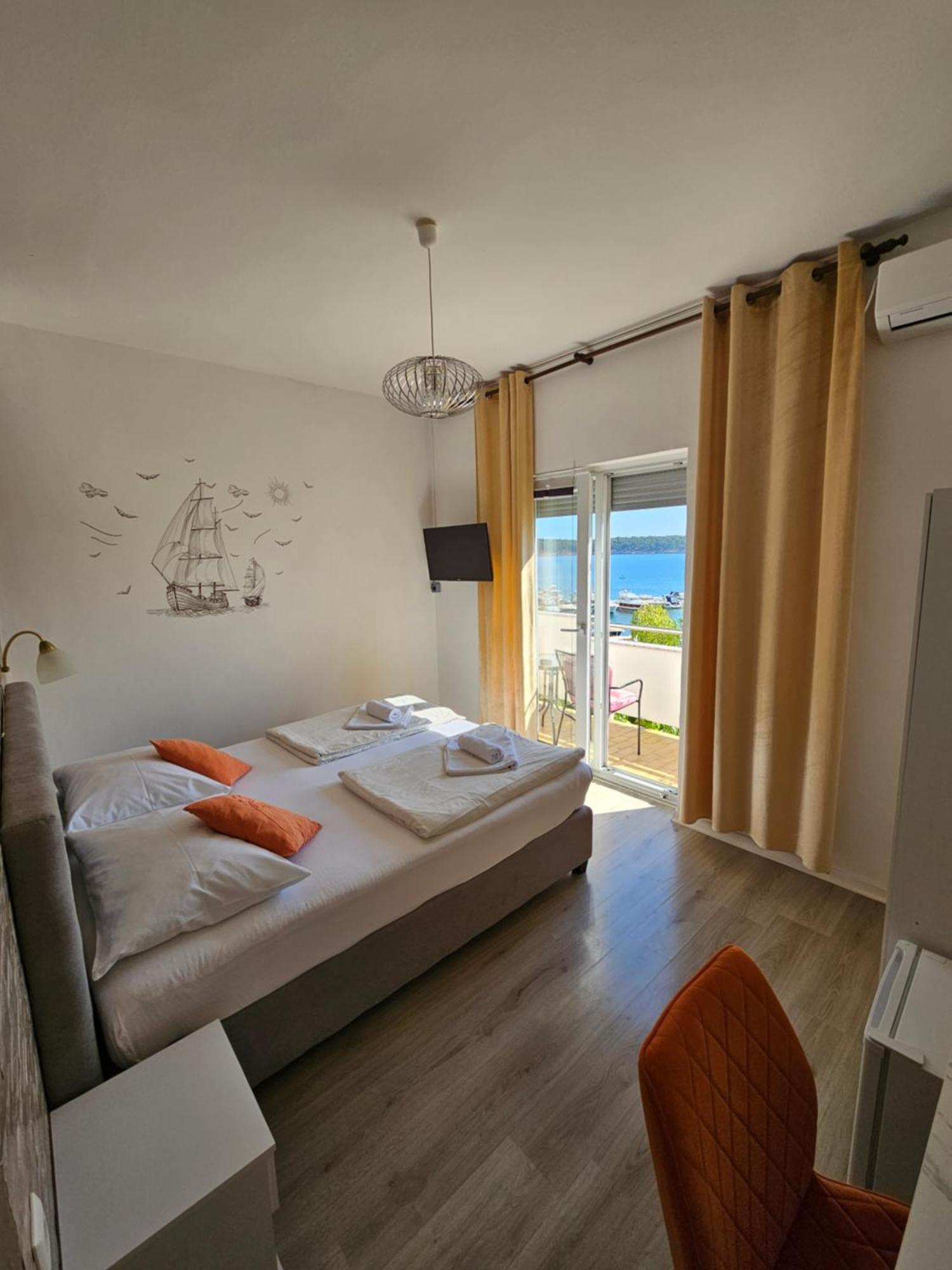Paradise House At Sea Rab Town Exterior photo
